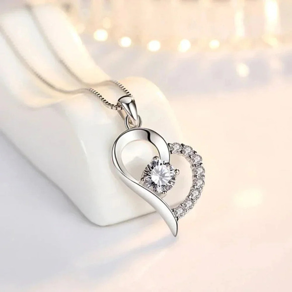925 Sterling Silver Diamond Heart Pendant Necklace - Picture 2 of 2